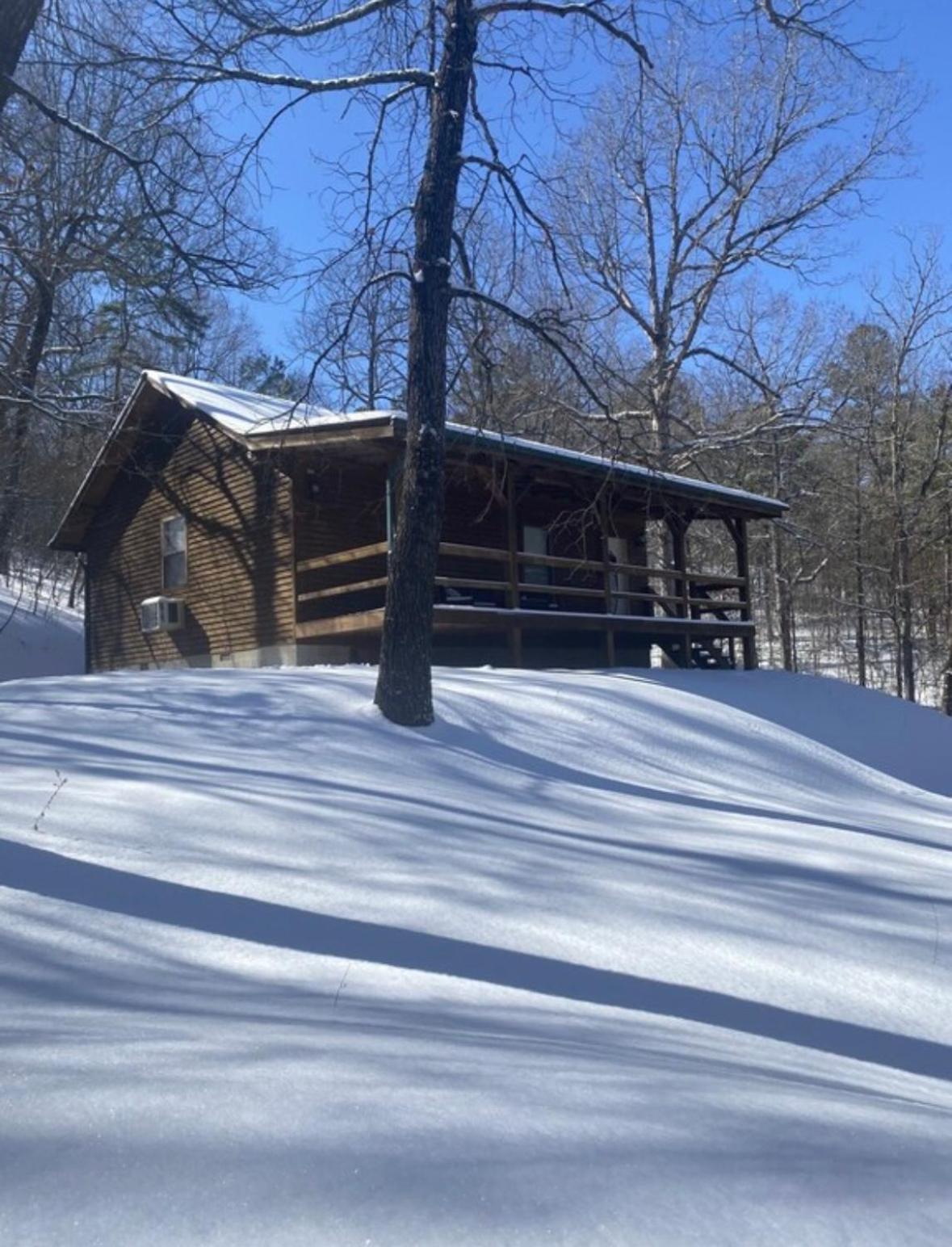 Cedar Creek Cabins #1 - Giant Spa Tub, Large Wooded Porch, Full Kitchen, 1 Bedroom Eureka Springs Buitenkant foto