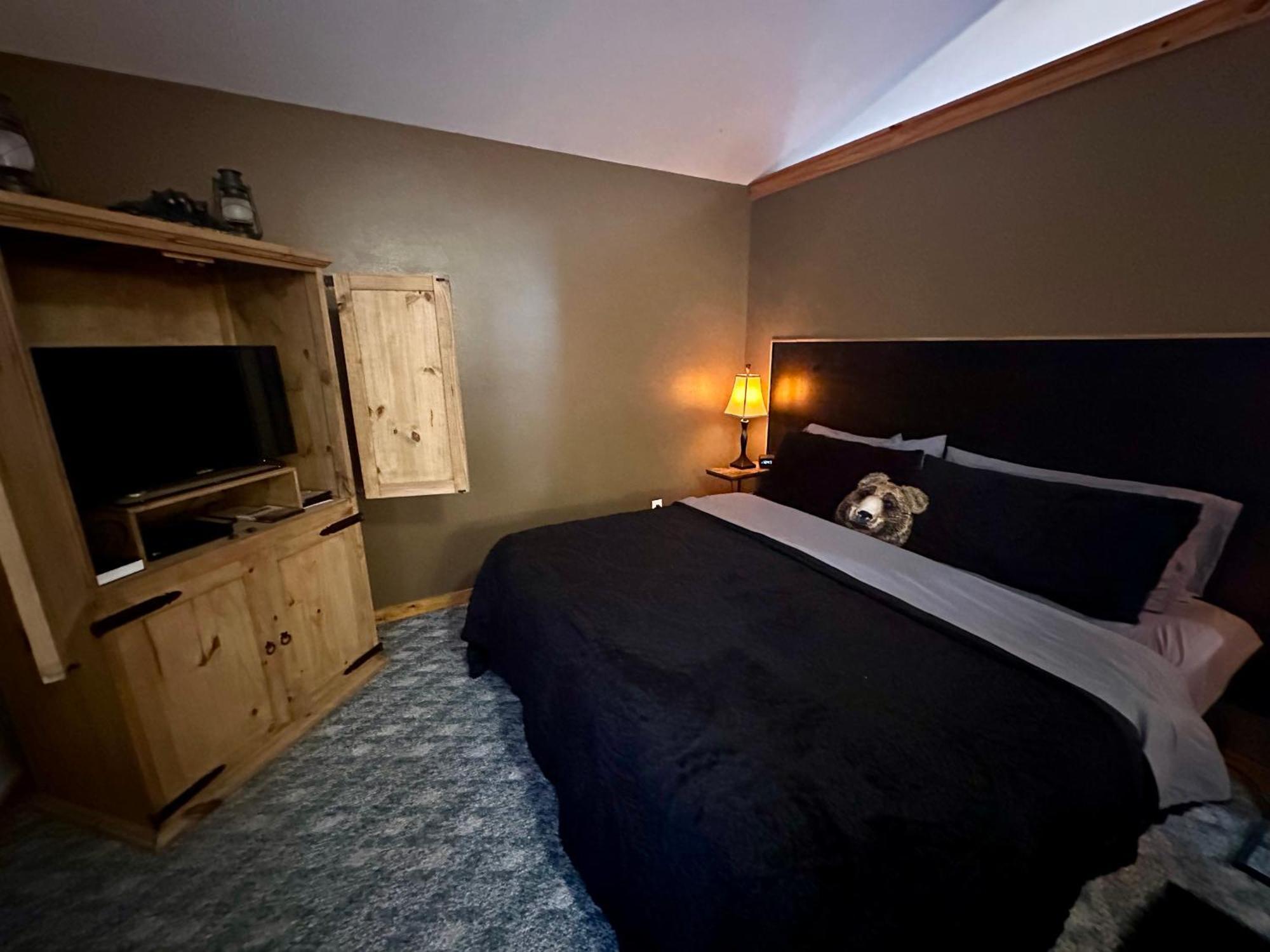 Cedar Creek Cabins #1 - Giant Spa Tub, Large Wooded Porch, Full Kitchen, 1 Bedroom Eureka Springs Buitenkant foto